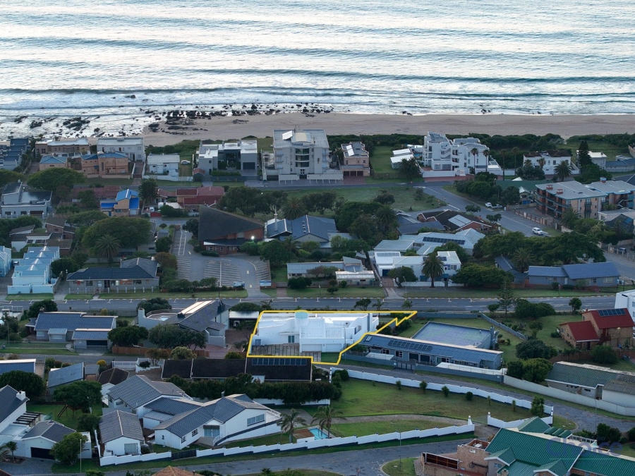 5 Bedroom Property for Sale in Jeffreys Bay Central Eastern Cape